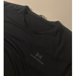under_armor_t-shirt - Logo